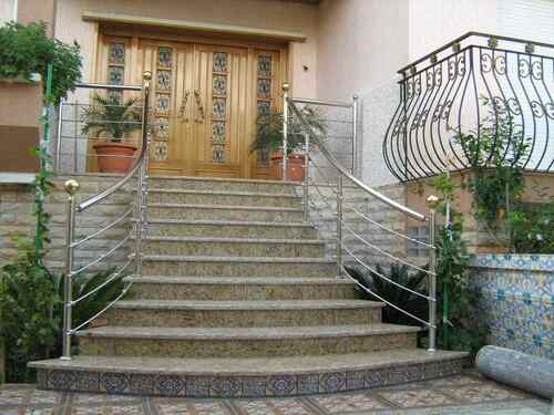 Laatste bedrijfscasus over WinscoMetal Custom Stainless Steel Cable Railing Project for Residential Outdoor Staircase