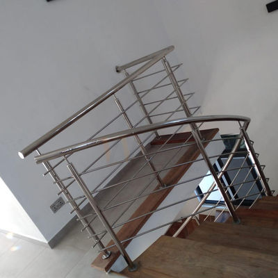 Roterend Traproestvrij staal die 10002000mm Glas Inox 201 Rang omheinen 304 316