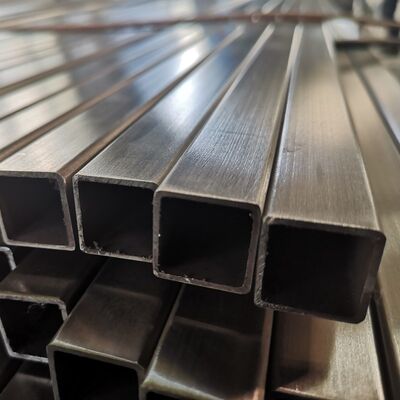 SUS 201 304 316 Spiegelsatine Afgewerkte roestvrij gesoldeerde buis 0,7 mm-3,5 mm Dikte Ruimtebuis van roestvrij staal 40 mmx40 mm