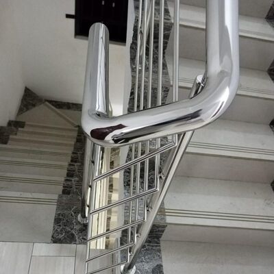 1.2mm 1.5mm Dikte 201 304 316 Klasse Spiegel Satin Oppervlakte 15.9mm OD roestvrij staal handrail Elleboog 55mm booglengte